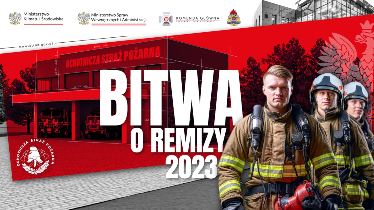 W tle remiza OSP, na środku napis Bitwa o remizy 2023, w prawym dolnym rogu trzech strażaków, na górze loga Ministerstwa Klimatu i Środowiska, Ministerstwa Spraw Wewnętrznych i Administracji oraz Komendy Głównej Państwowej Straży Pożarnej